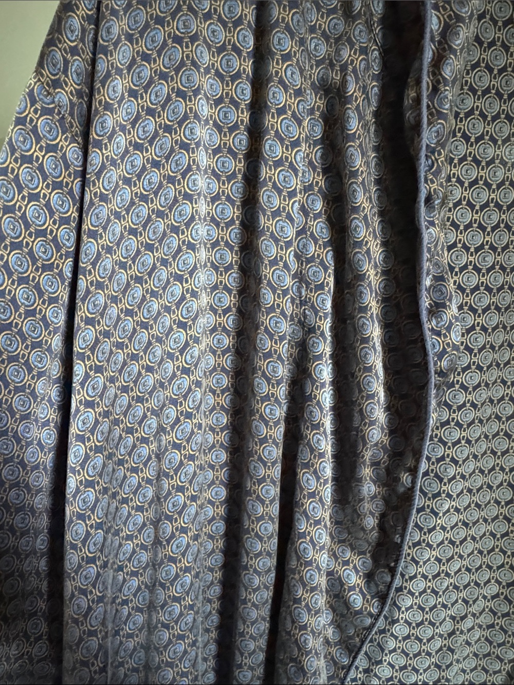 Luxurious Silk Robe - Picture 4 of 4